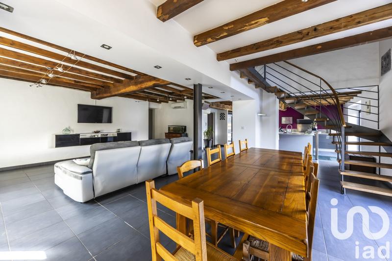 Maison - 240 m² - 5 pièces