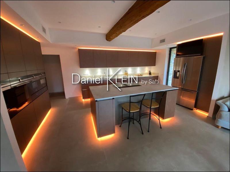 Maison - 345 m² - 8 pièces