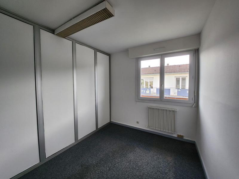Bureau - 67 m² - 4 pièces