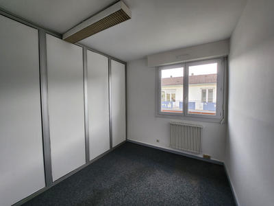 Bureau - 67 m² - 4 pièces
