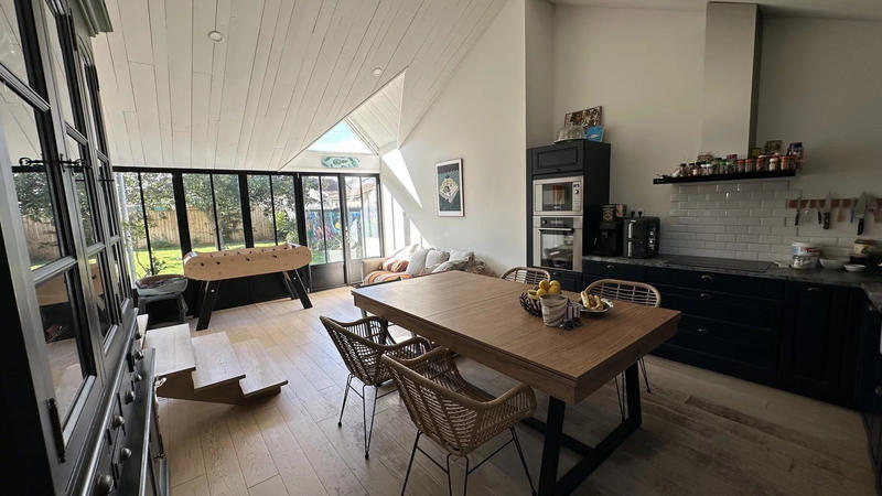 Maison - 199 m² - 8 pièces