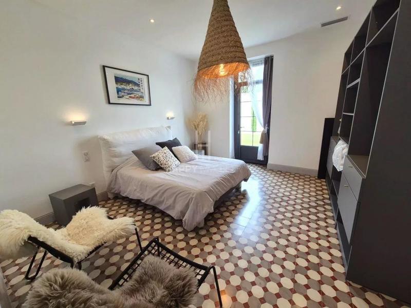 Mas - 220 m² - 6 pièces