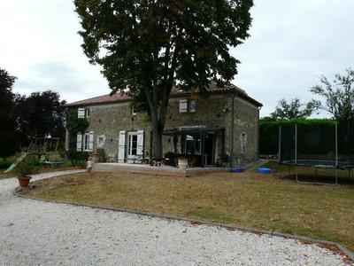 Maison en pierre - 203 m² - 6 pièces
