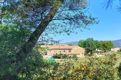 Propriété - 457 m² - 16 pièces