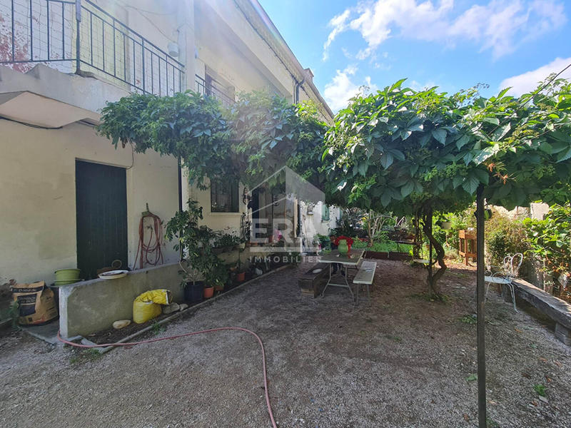 Maison - 300 m² - 20 pièces