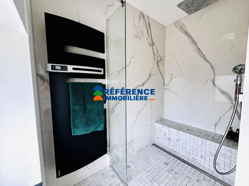 Maison - 210 m² - 5 pièces