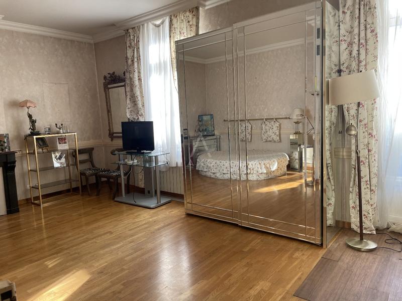 Maison bourgeoise - 330 m² - 10 pièces