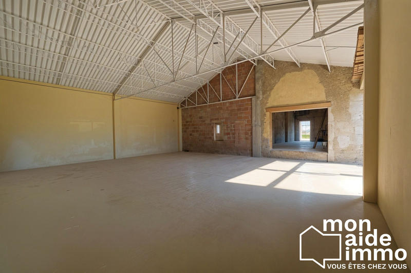 Maison - 600 m² - 9 pièces