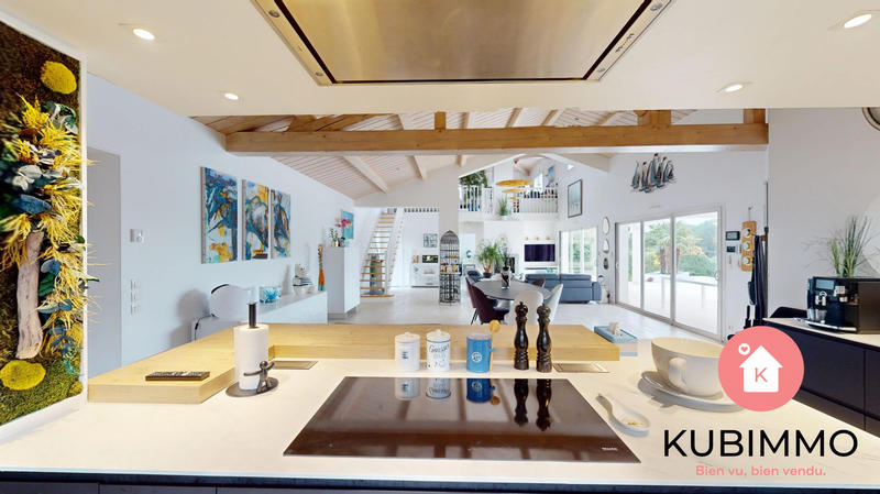 Maison - 214 m² - 8 pièces