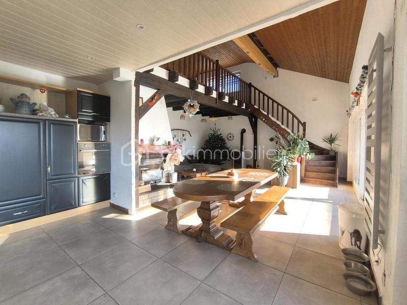 Maison traditionnelle - 290 m² - 9 pièces