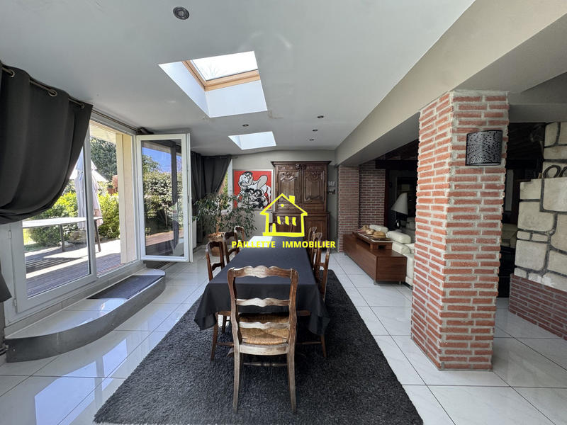 Maison traditionnelle - 355 m² - 7 pièces