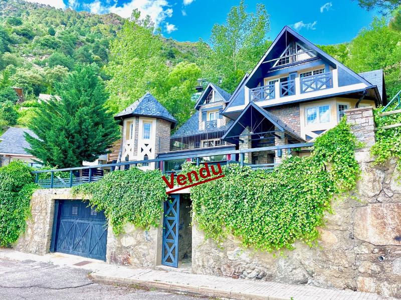 Maison - 475 m² - 8 pièces