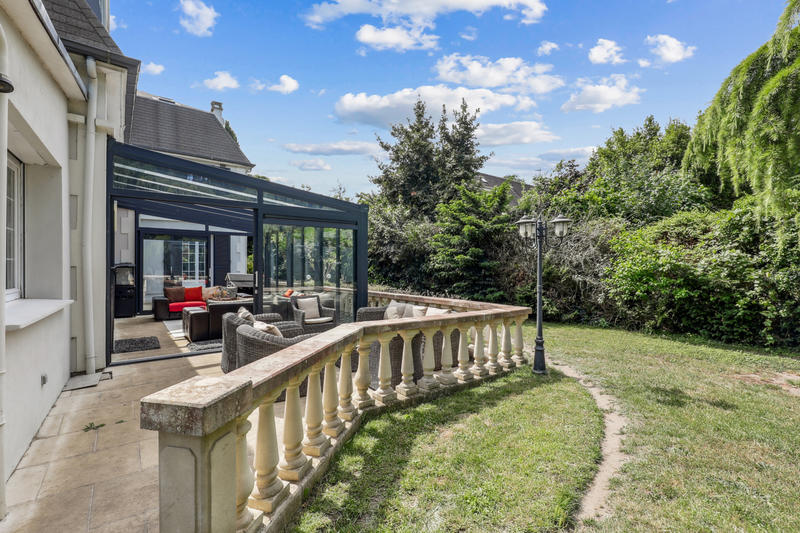 Maison - 300 m² - 9 pièces