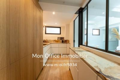 Loft - 140 m² - 4 pièces