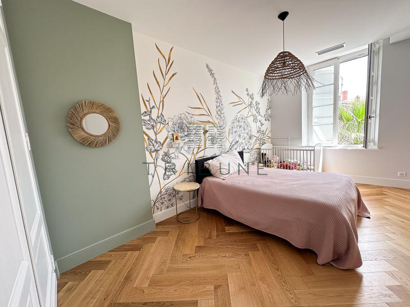 Maison - 275 m² - 6 pièces