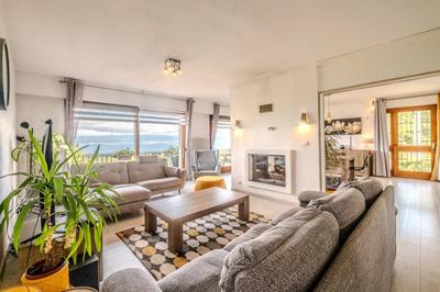 Propriété - 216 m² - 9 pièces