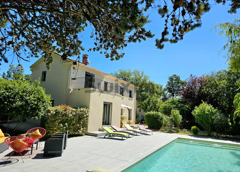 Maison - 205 m² - 6 pièces