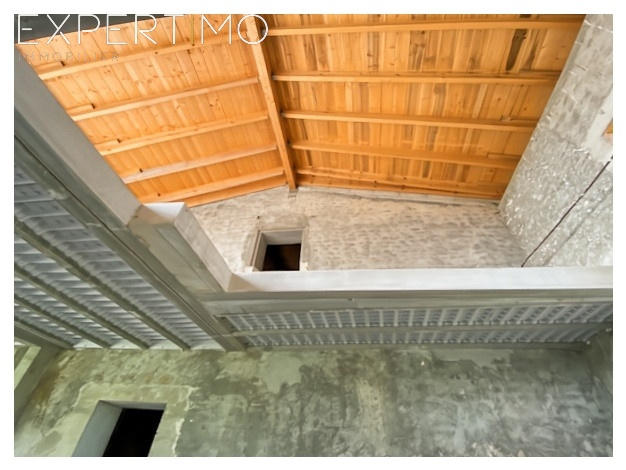 Maison - 270 m² - 5 pièces