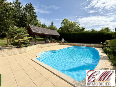 Maison traditionnelle - 170 m² - 8 pièces