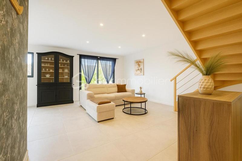 Maison - 99 m² - 5 pièces