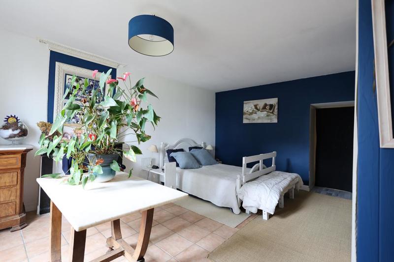 Maison - 260 m² - 8 pièces