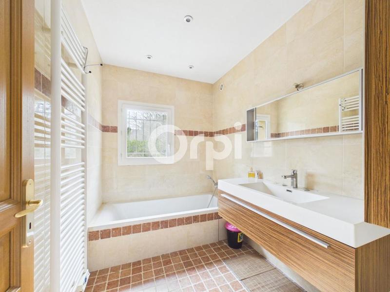 Maison - 135 m² - 5 pièces