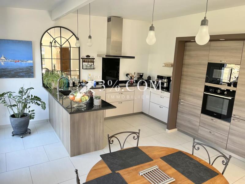 Maison - 194 m² - 6 pièces