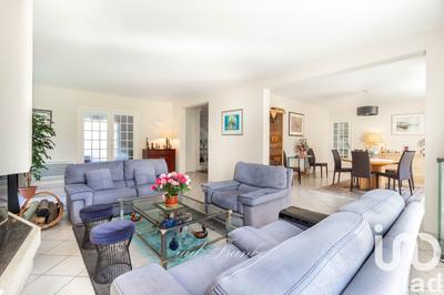 Maison - 246 m² - 9 pièces