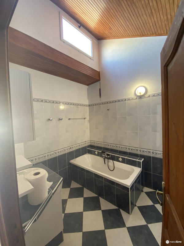 Maison - 142 m² - 9 pièces