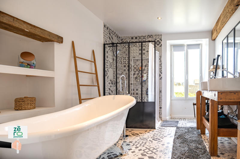 Maison - 218 m² - 6 pièces