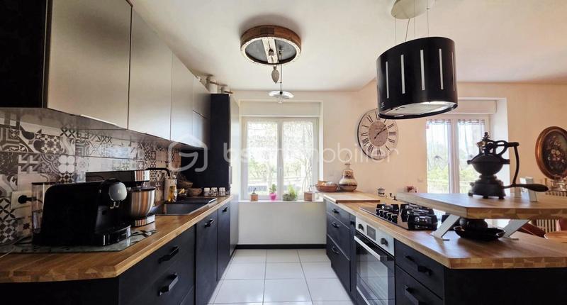 Propriété - 303 m² - 12 pièces