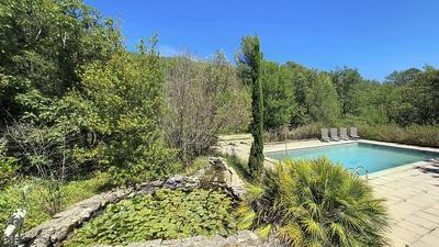 Maison traditionnelle - 169 m² - 6 pièces