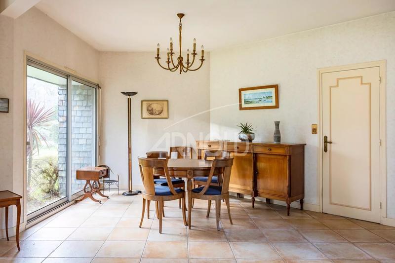 Maison - 182 m² - 9 pièces