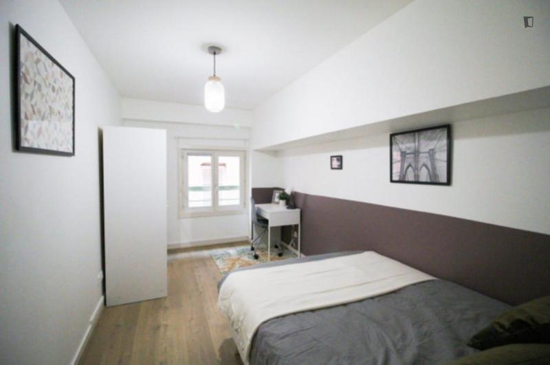 Chambre - 12 m² - 5 pièces