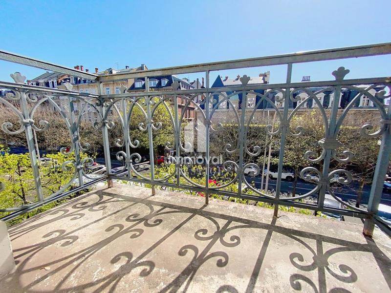 Appartement - 181 m² - 6 pièces