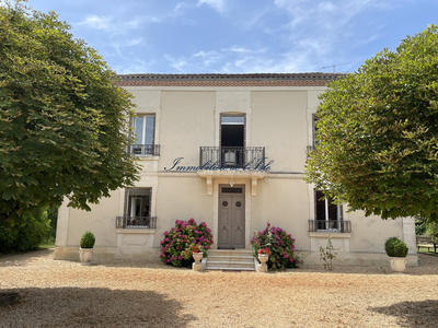 Maison - 285 m² - 8 pièces