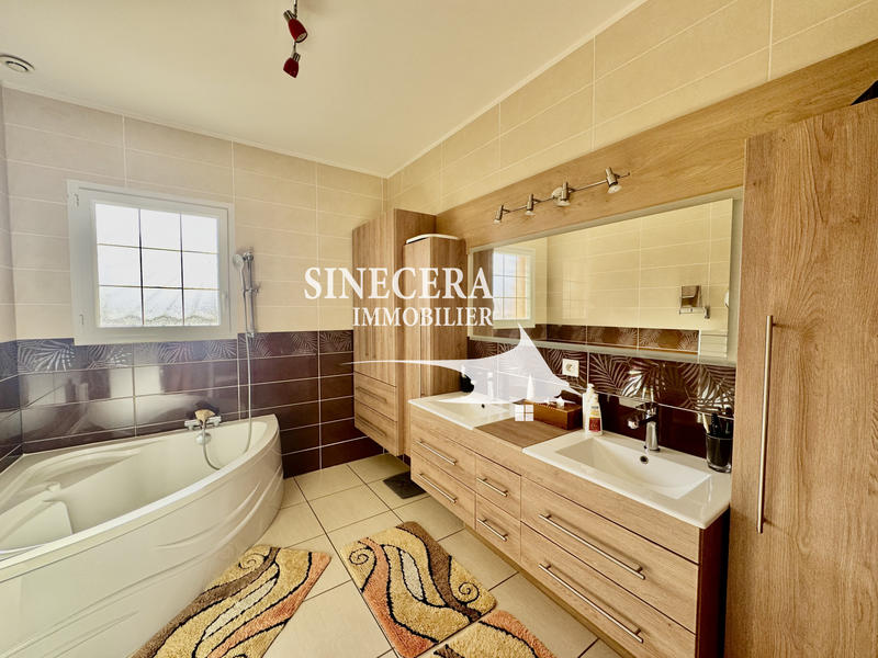 Maison - 224 m² - 9 pièces