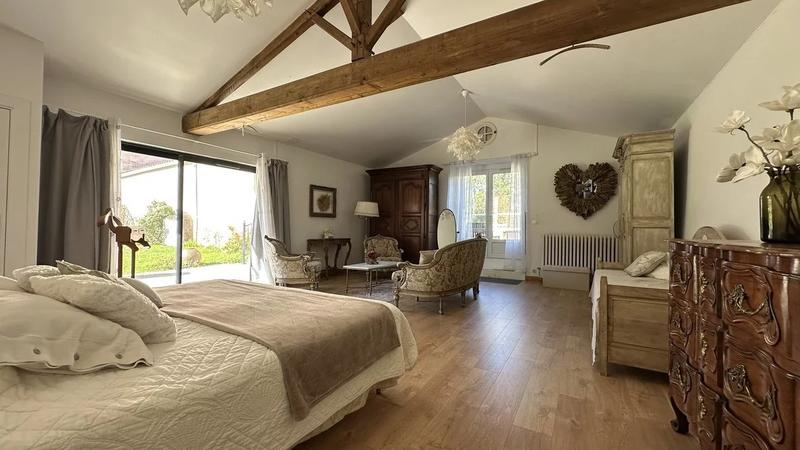 Propriété - 768 m² - 17 pièces