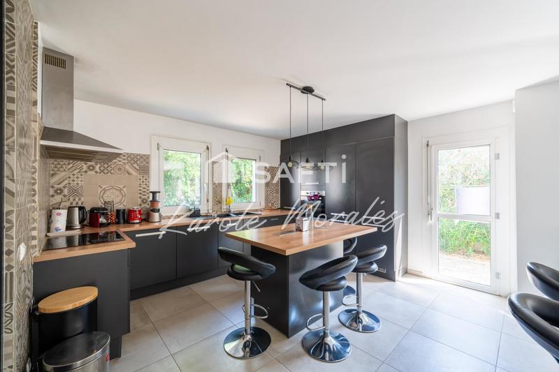 Maison - 140 m² - 5 pièces