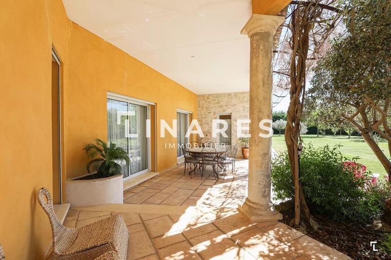 Propriété - 230 m² - 9 pièces