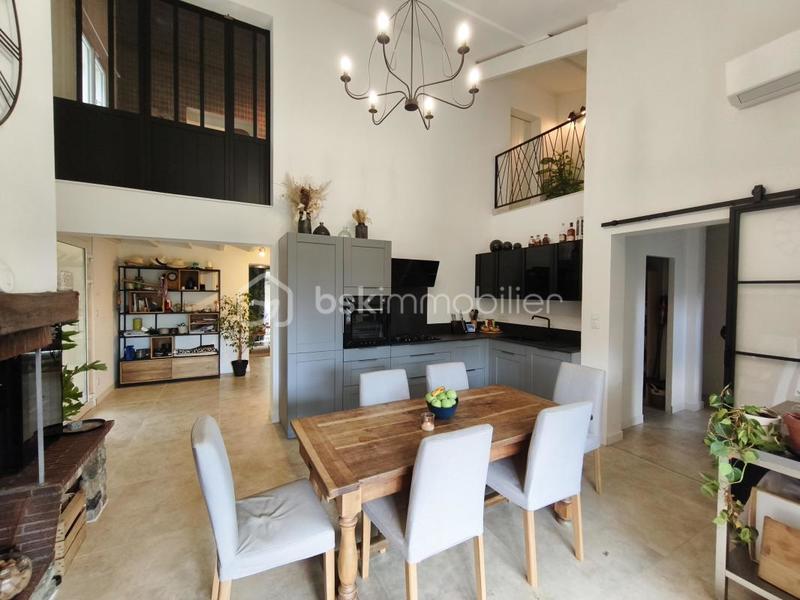 Maison - 250 m² - 8 pièces