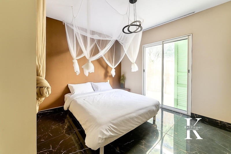 Maison - 249 m² - 8 pièces