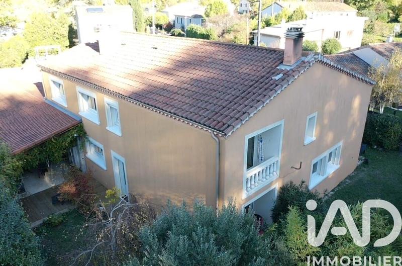 Maison - 180 m² - 8 pièces