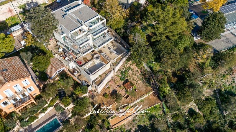 Maison - 250 m² - 5 pièces