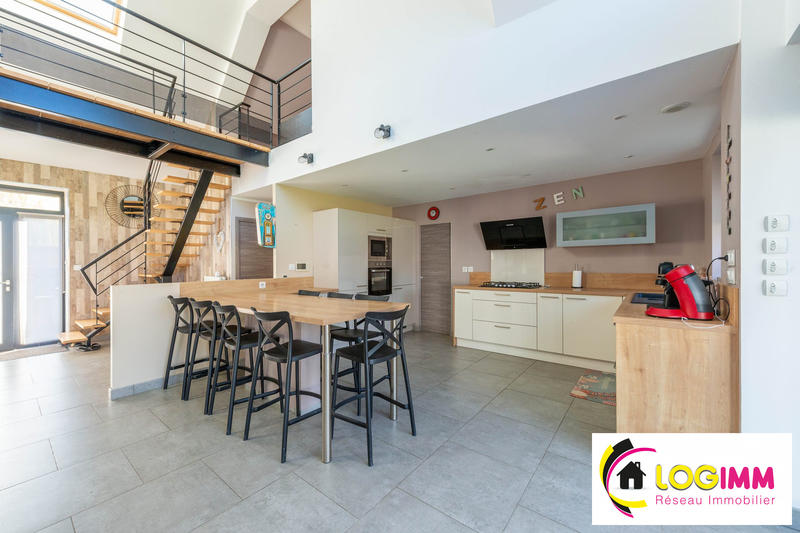 Maison - 256 m² - 7 pièces