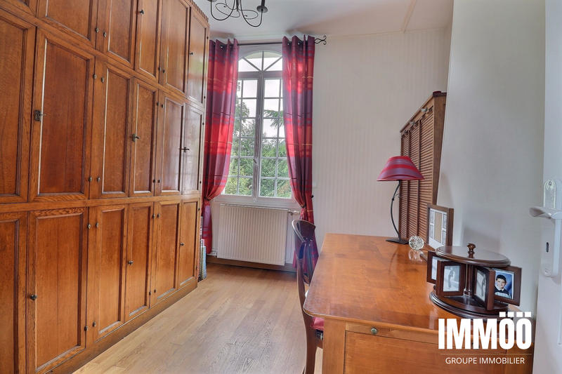 Maison - 225 m² - 10 pièces