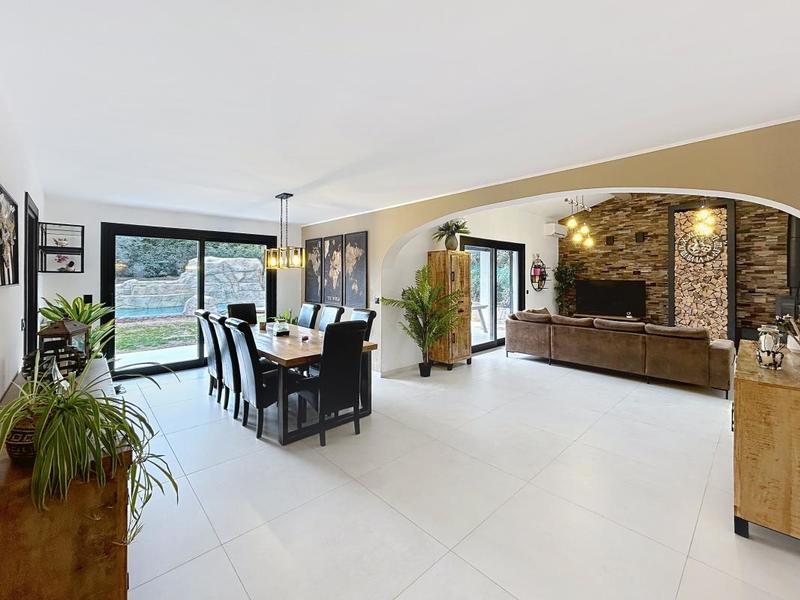 Villa - 210 m² - 6 pièces