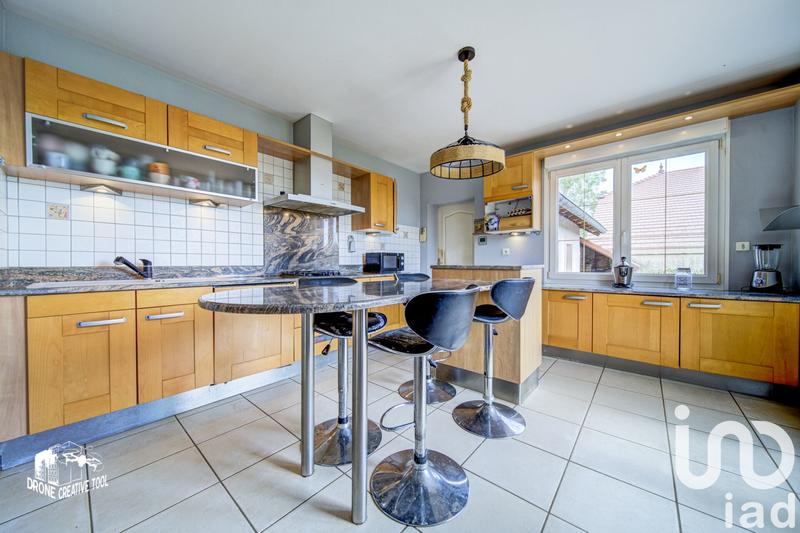 Maison - 219 m² - 9 pièces