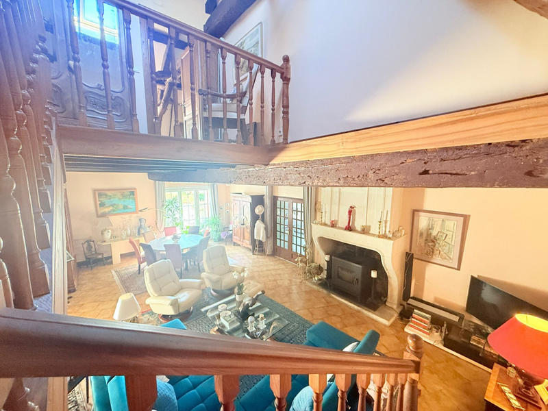 Maison - 348 m² - 13 pièces