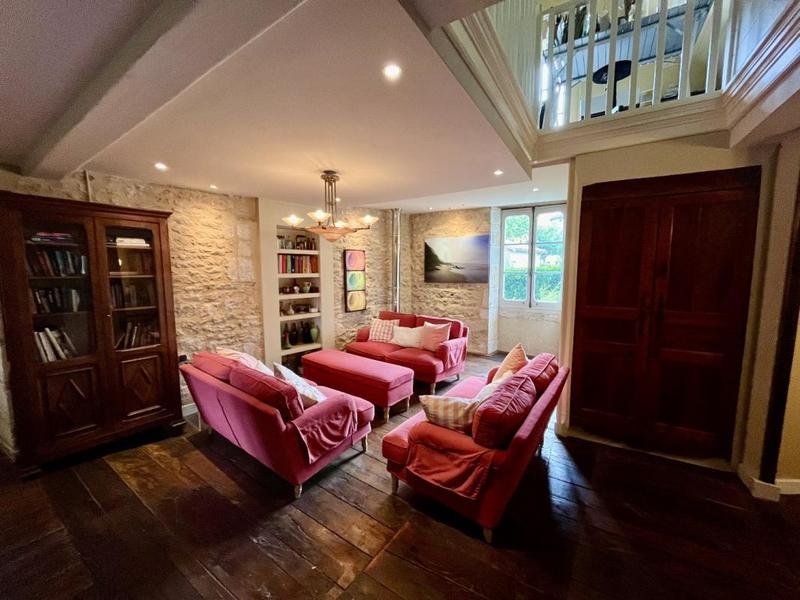 Maison - 209 m² - 9 pièces